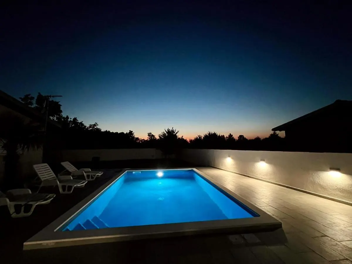 Holiday Home Luca 보드냔