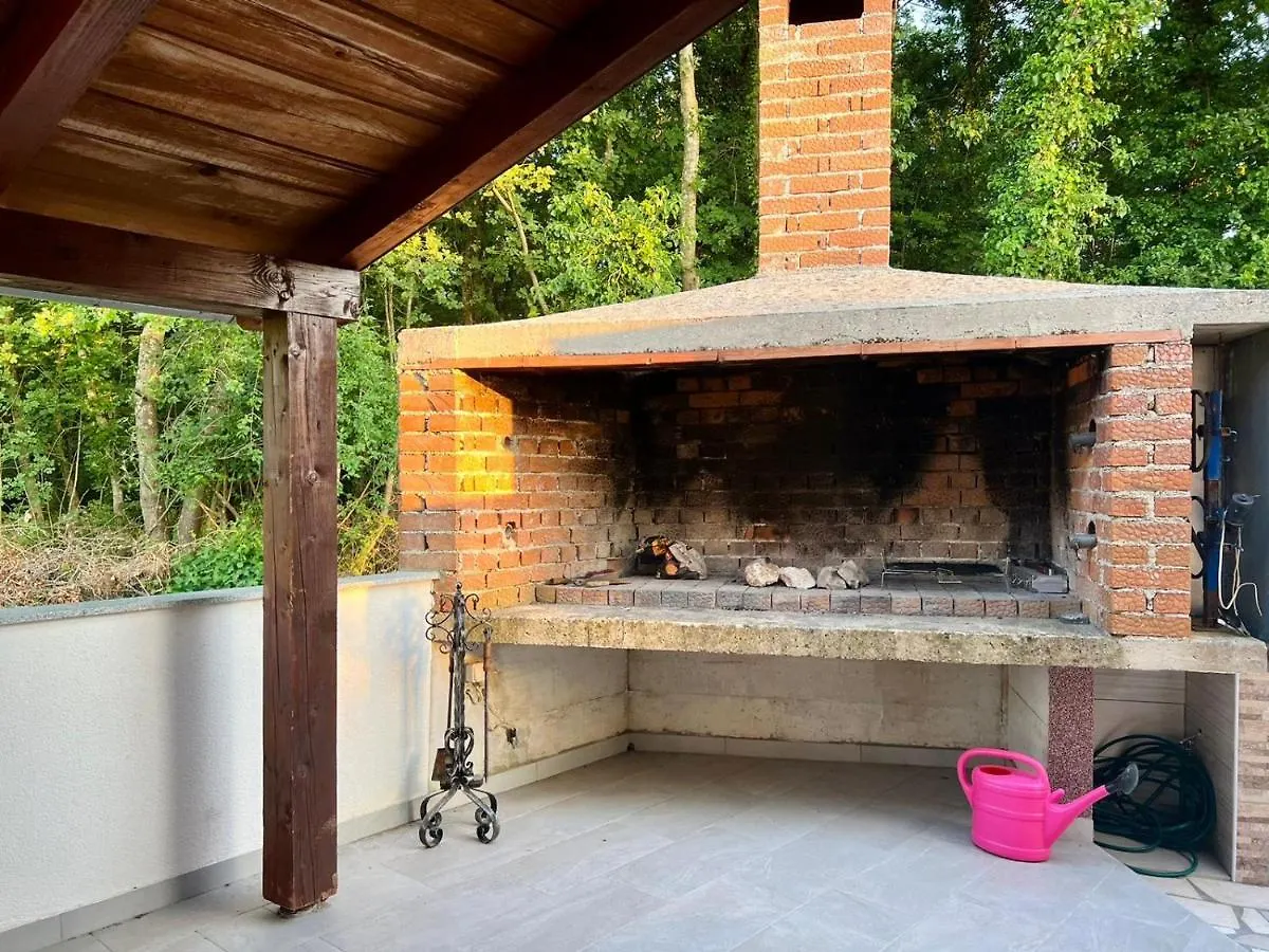 Holiday Home Luca 보드냔