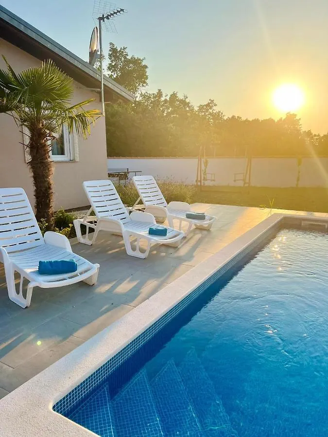 Holiday Home Luca 보드냔