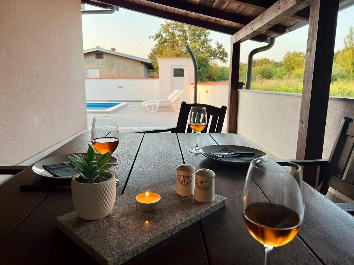 Holiday Home Luca 보드냔