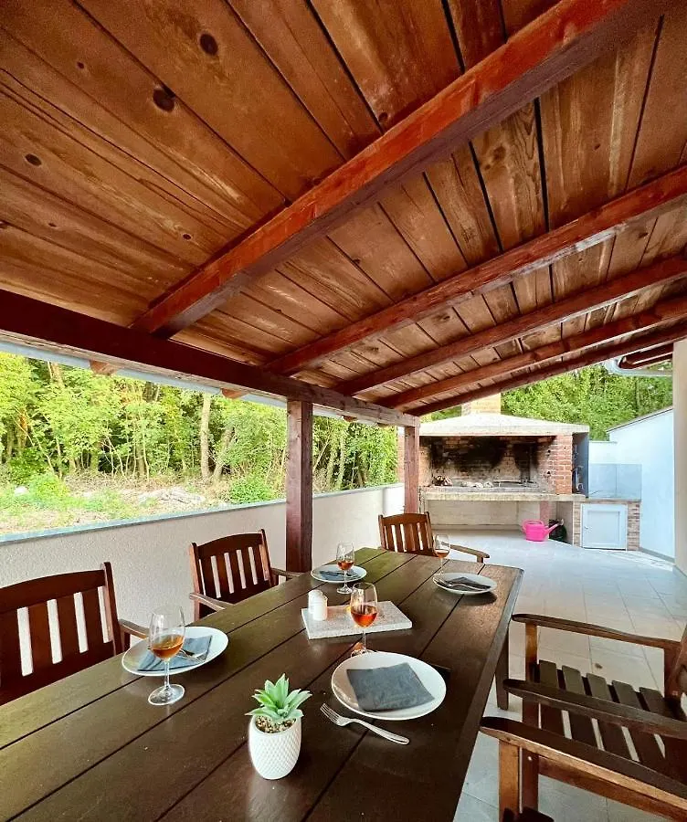 Holiday Home Luca 보드냔 0*,
