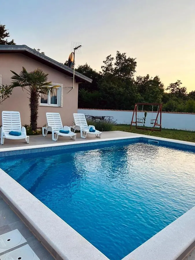 Holiday Home Luca 보드냔