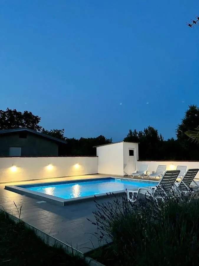 Holiday Home Luca 보드냔
